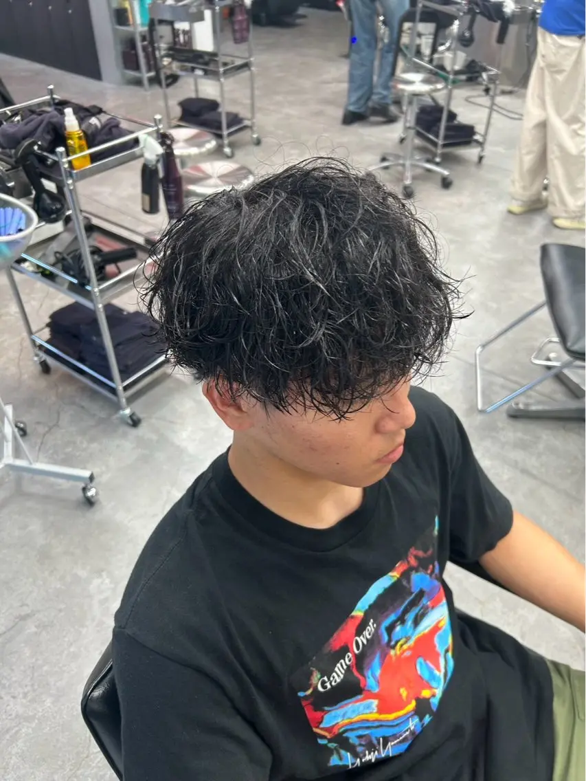 パーマ メンズ メンズパーマ 波巻きパーマ センターパート特化 🌹RIO🌹のヘアスタイル