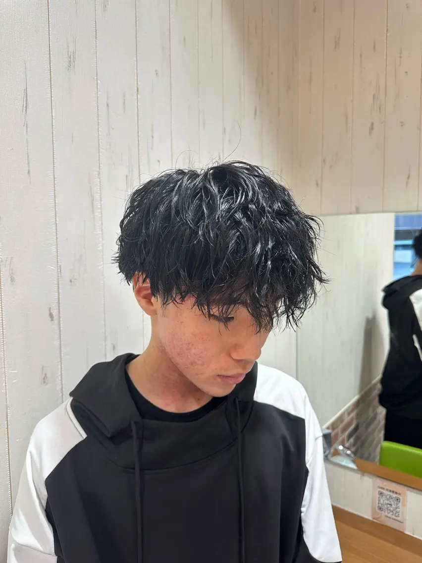ショート パーマ メンズ メンズブリーチ ダウンパーマ メンズハイライト メンズインナーカラー メンズ韓国風 パーマ 中嶋 紘夢のヘアスタイル
