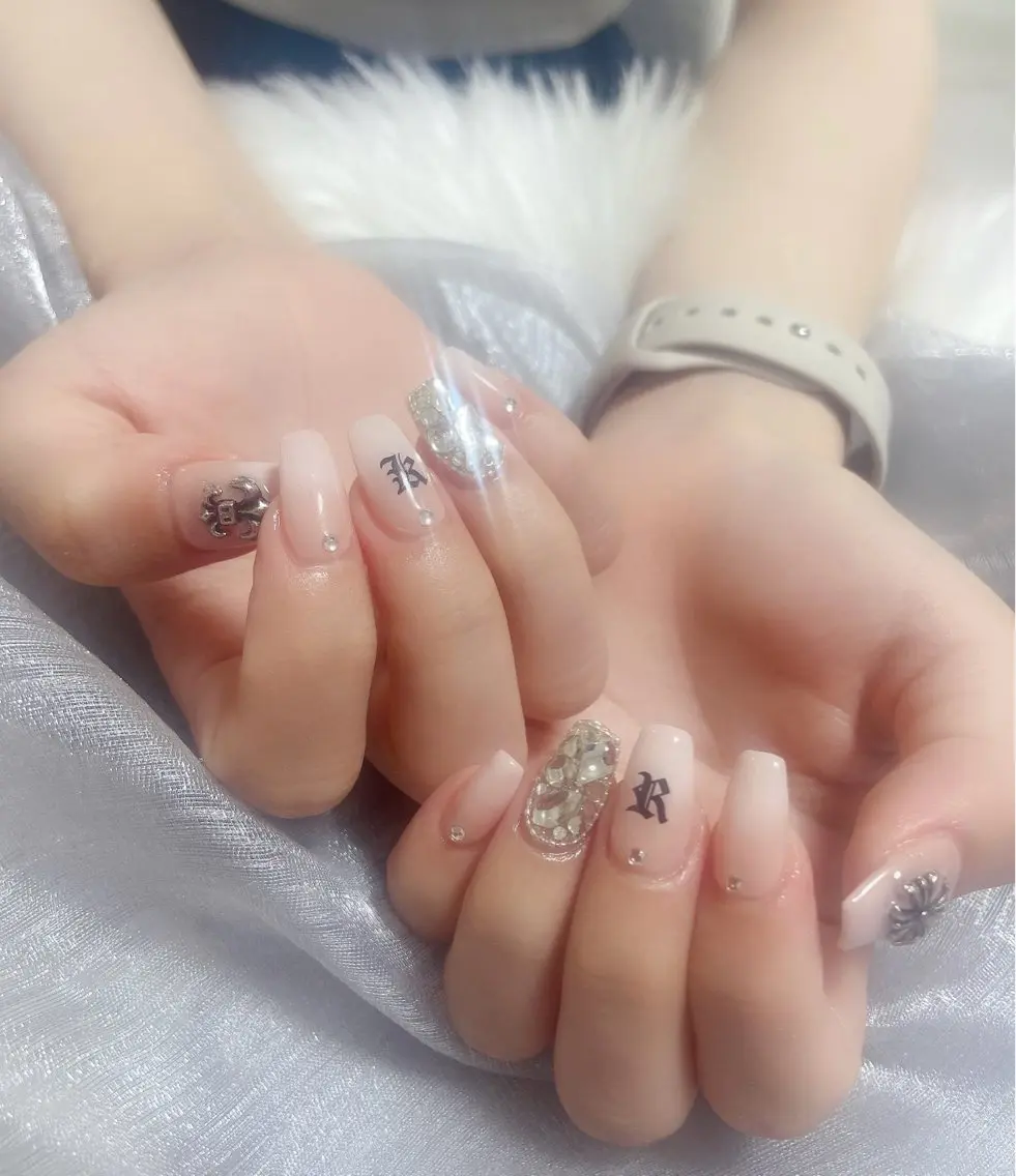 ネイル ハンドネイル &ME ネイルサロンのネイルデザイン