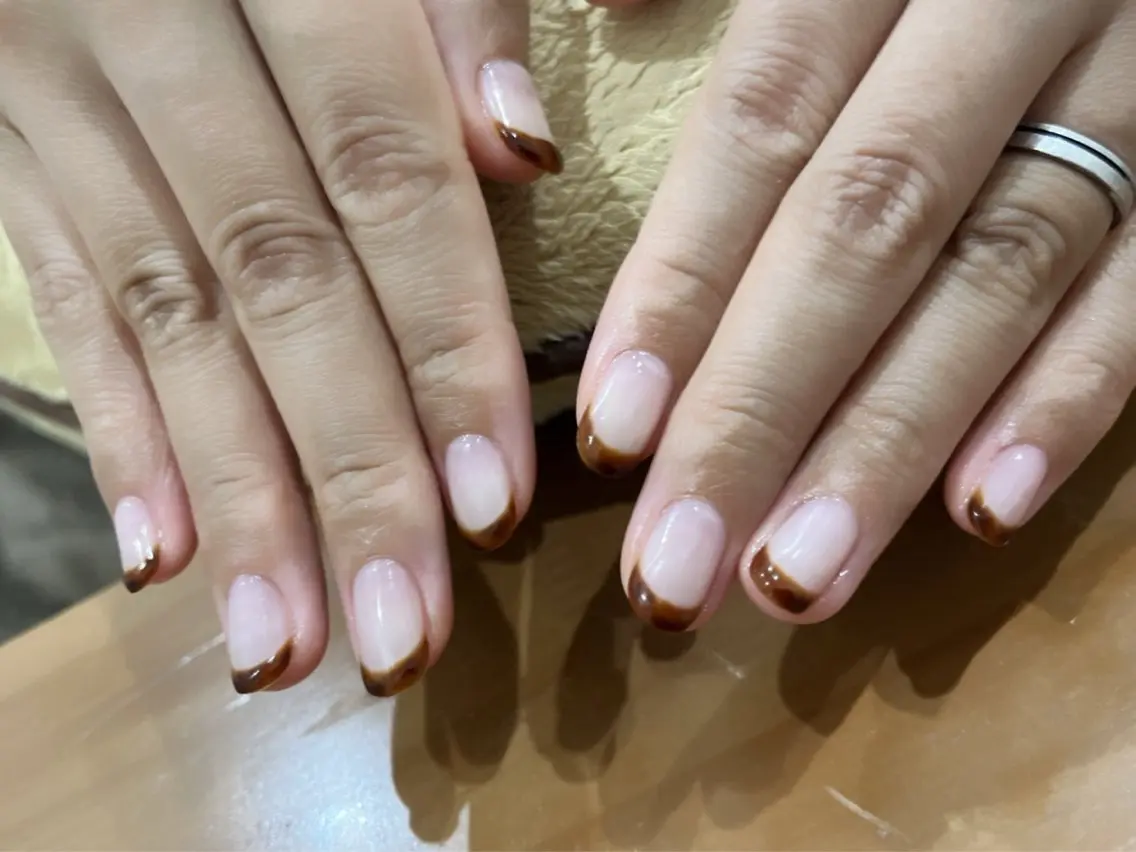 ネイル べっ甲ネイル フレンチネイル ハンドネイル 中川 愛理のネイルデザイン