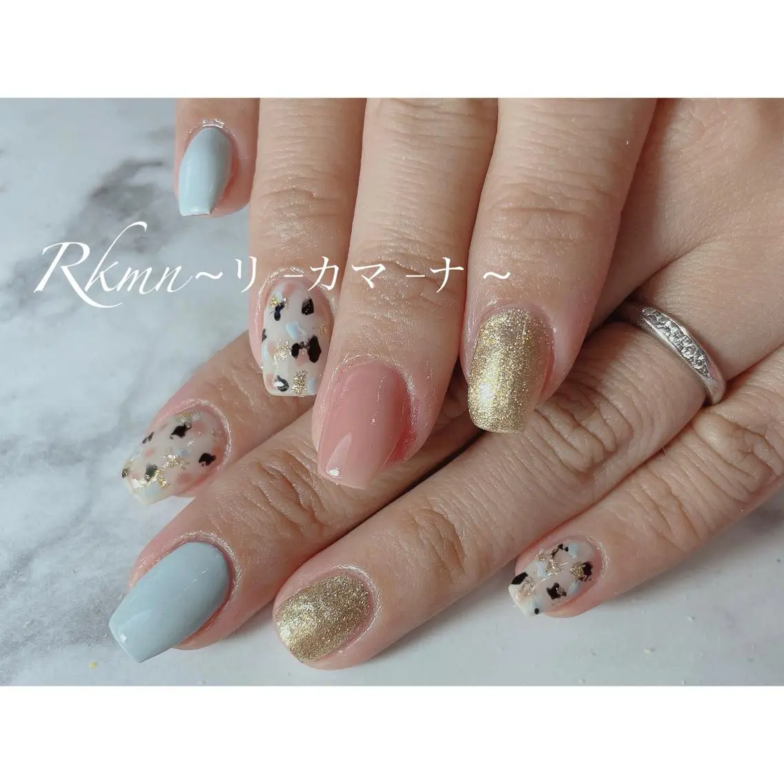 ネイル アートネイル ブルー ゴールド ニュアンスネイル ピンク ハンドネイル フットネイル ハンドケア Rkmn ~リ-カマ-ナ~のネイルデザイン