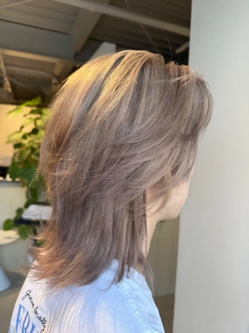ミディアム メンズ メンズブリーチ ヘアカラー トリートメント 井手上 陽菜のヘアスタイル