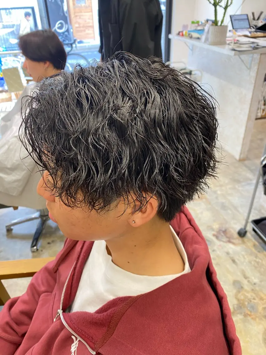 パーマ メンズ フェザーパーマ メンズパーマ メンズツイストパーマ 波巻きパーマ スパイラルパーマ カット パーマ トリートメント 🌴パーマオタク🌴 長谷川 諒佑🌈のヘアスタイル