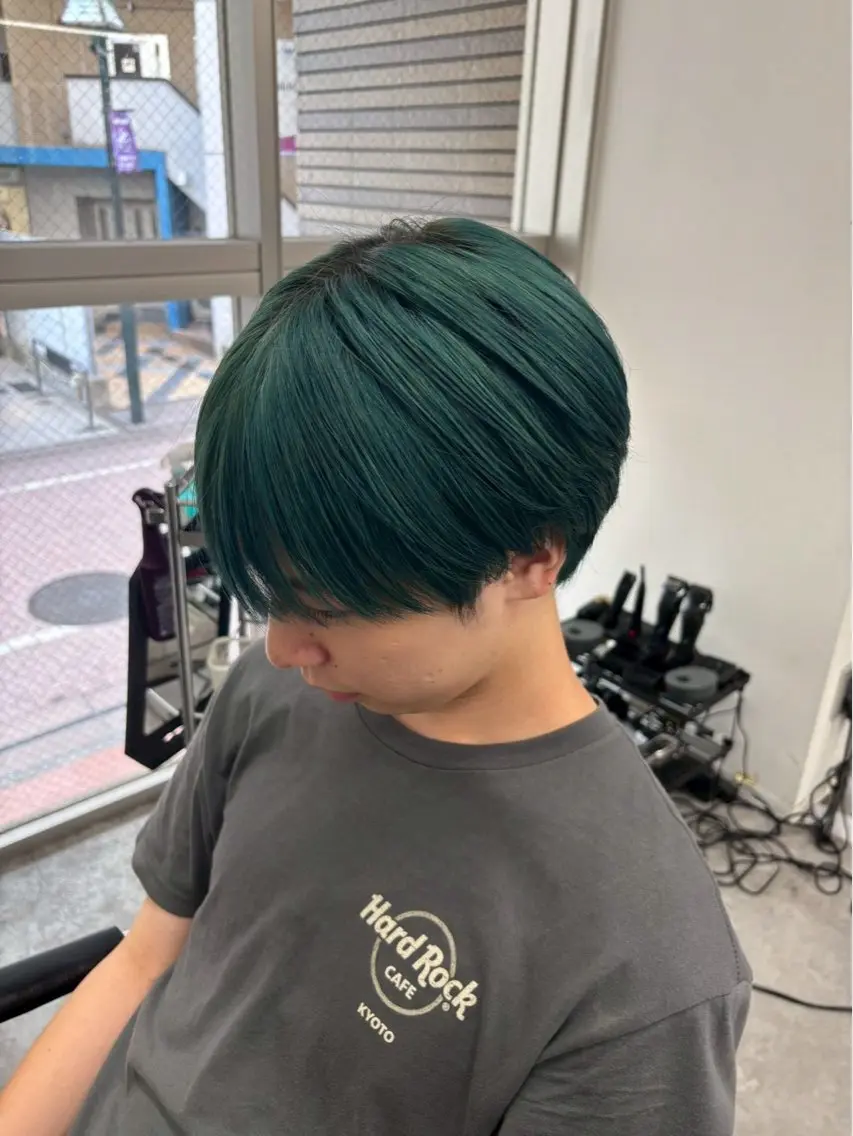 ショート カラー ブリーチ カット 金田 颯太のヘアスタイル