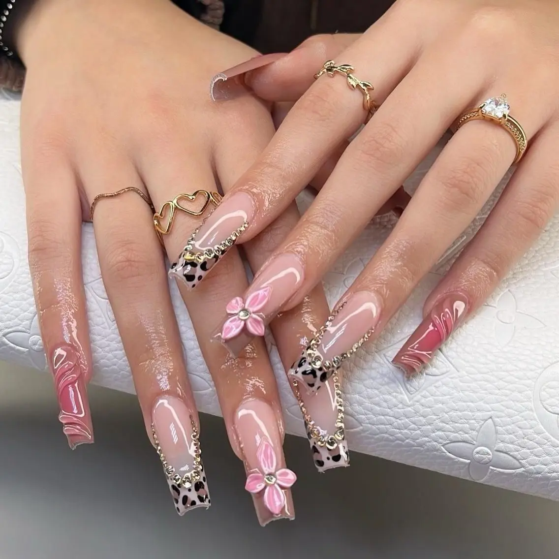 ネイル アートネイル 長さ出し ジェルネイル マグネットネイル ニュアンスネイル ハンドネイル Cloudy Chan Nailのネイルデザイン