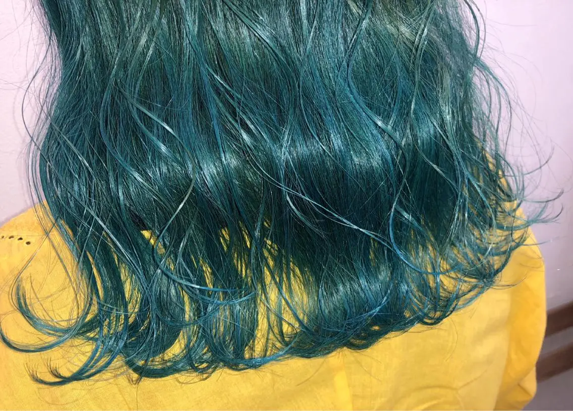 セミロング カラー エメラルドグリーン MAKO ❤️🔥NEXTのヘアスタイル