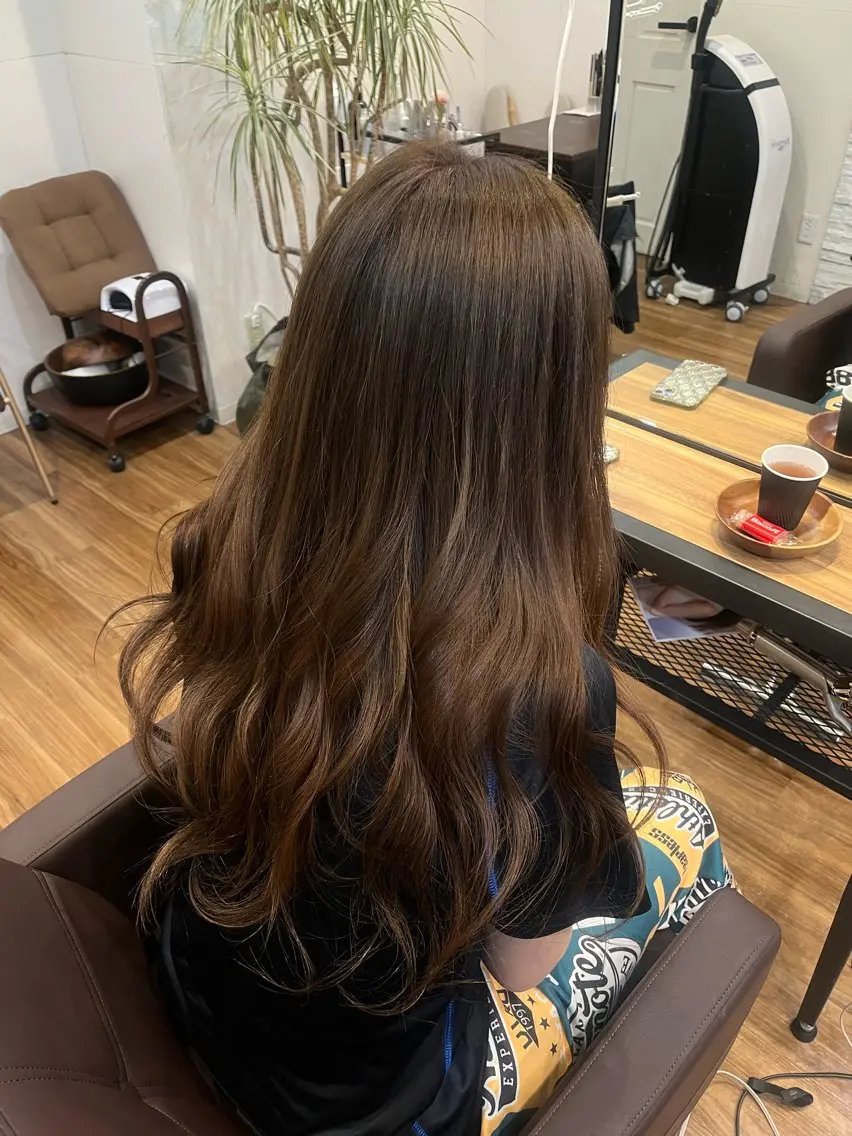 ロング カラー ブリーチ 新倉 あかねのヘアスタイル