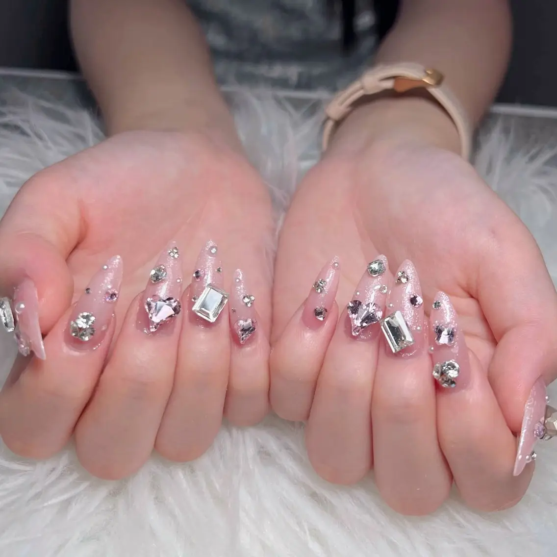 ネイル オーロラネイル クリアネイル 成人式 フラッシュネイル ジェルネイル ハンドネイル Amee Nail Salonのネイルデザイン
