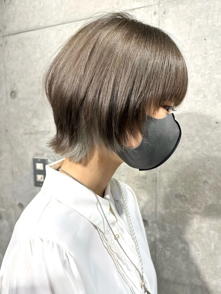 ショート カラー ブリーチ ケアブリーチ ダブルカラー イヤリングカラー ハイトーンカラー DAIKIベージュ 🍂レイヤーカットのヘアスタイル