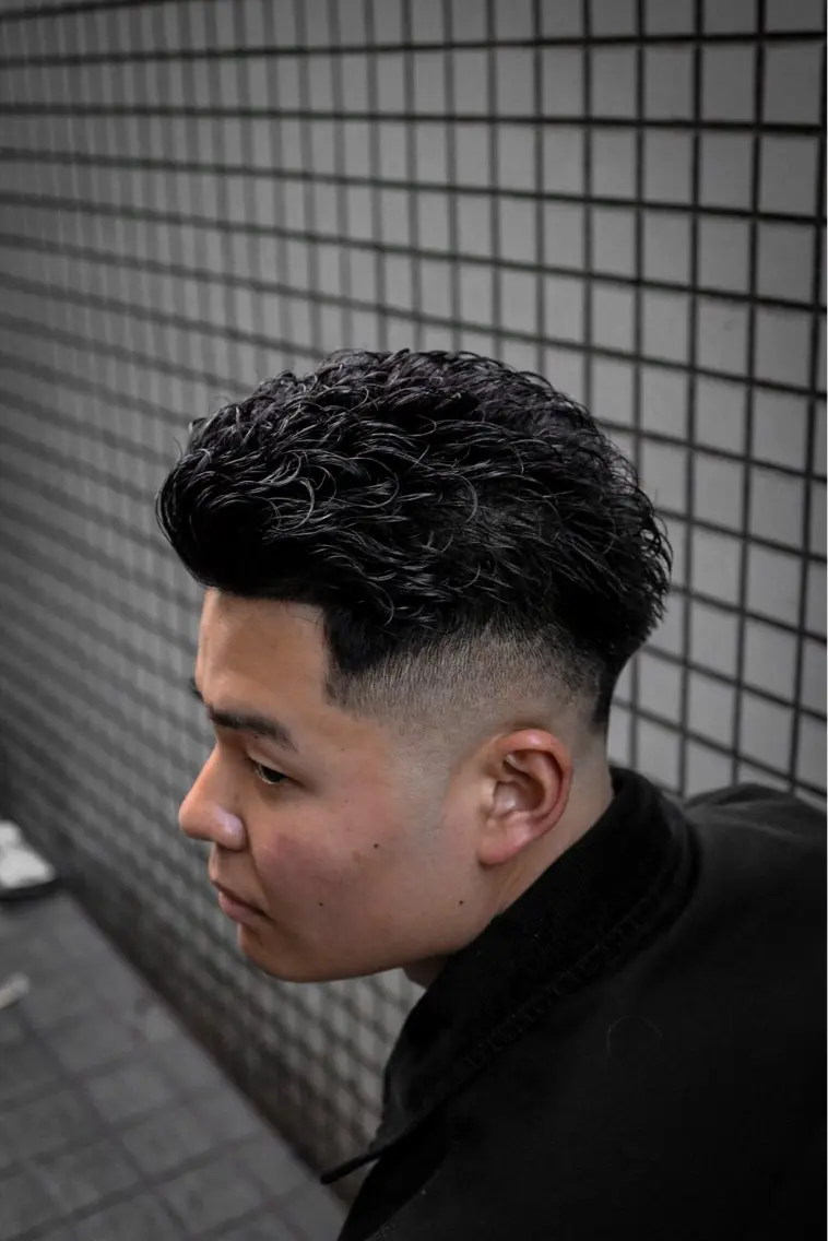 ショート カラー パーマ メンズ メンズブリーチ フェードカット カルマパーマ メンズメッシュ モヒカン 💈men's💈 satoru中目黒のヘアスタイル
