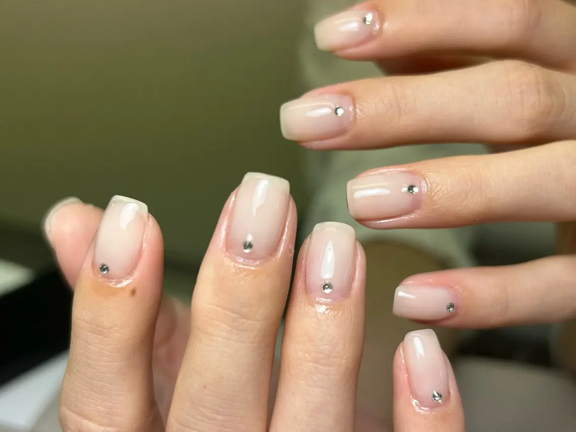 ネイル フレンチネイル ジェルネイル グラデーション 韓国ネイル マグネットネイル ハンドネイル 【長さ出し】 IRIS NAILのネイルデザイン