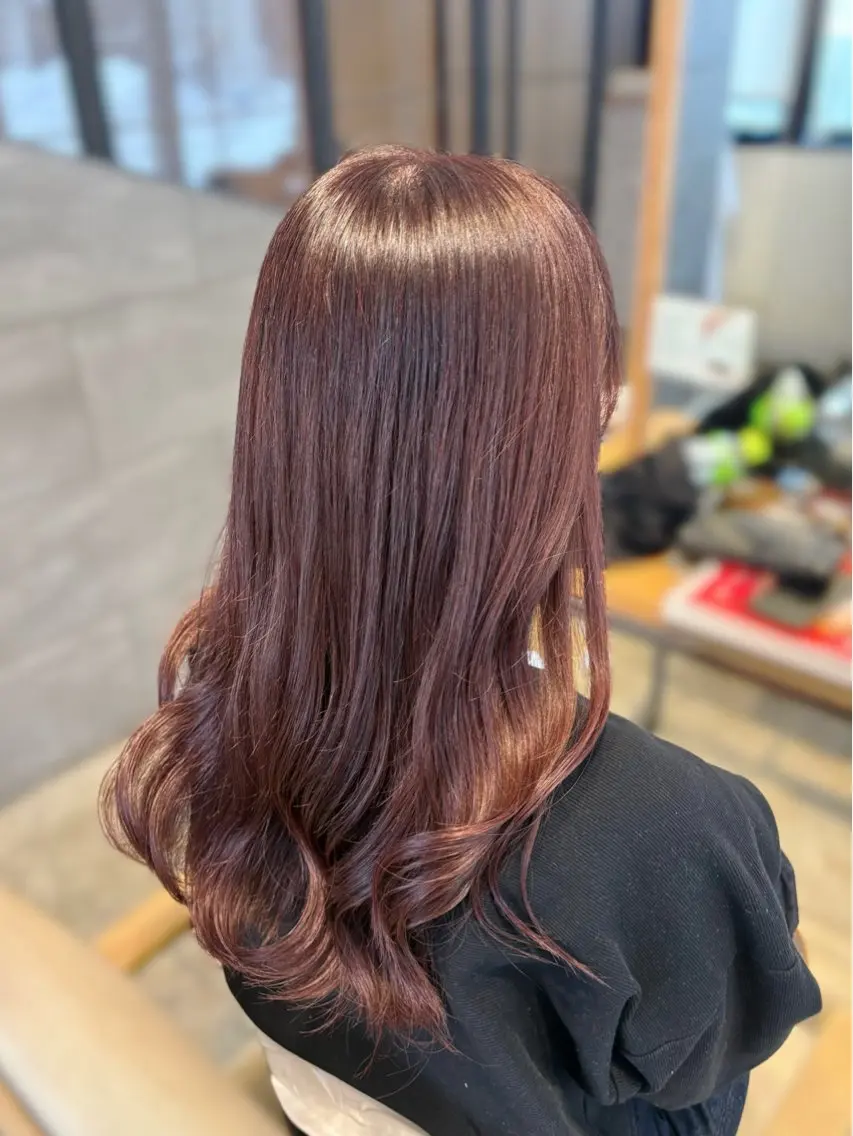 ロング ピンクブラウン 佐藤 妃織のヘアスタイル