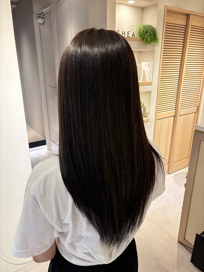 ロング カラー 透明感カラー グレージュ 大川 七夏のヘアスタイル