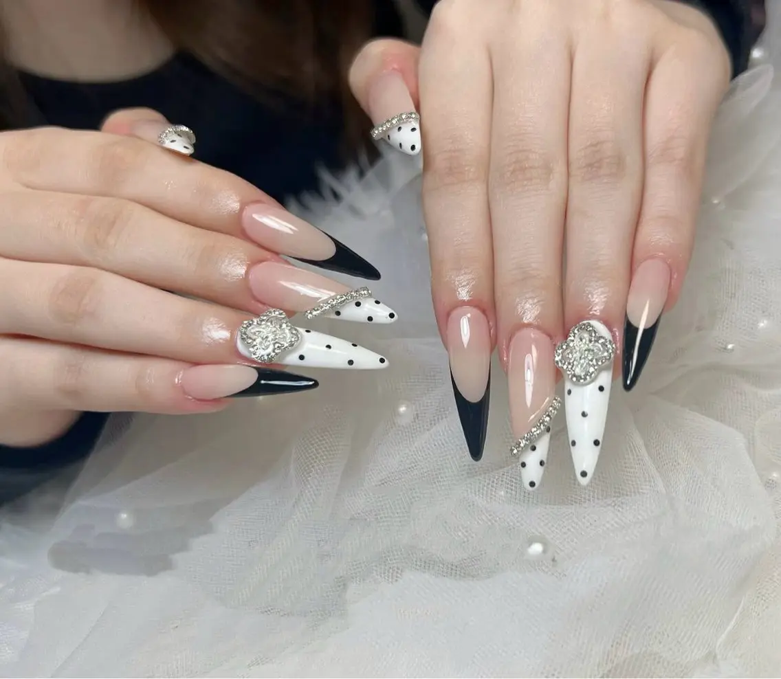ネイル チークネイル 長さ出し フラッシュネイル フレンチネイル グラデーション ハンドネイル Lenie Nail Salonのネイルデザイン