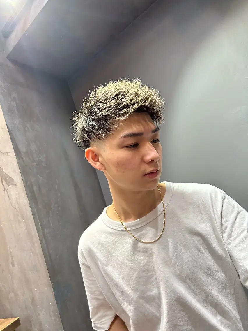 ショート カラー メンズ フェードカット メンズメッシュ スキンフェード メッシュ 渋谷【メンズ職人】 ツイスパ・メッシュのヘアスタイル
