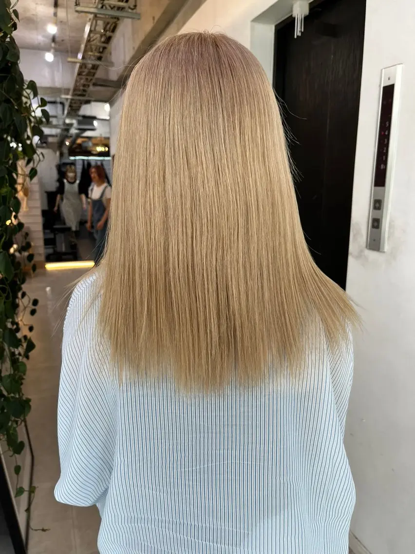 ミディアム カラー 抜きっぱなしブロンド ブロンド ヘアカラー トリートメント GiseL 博多筑紫口店のヘアスタイル