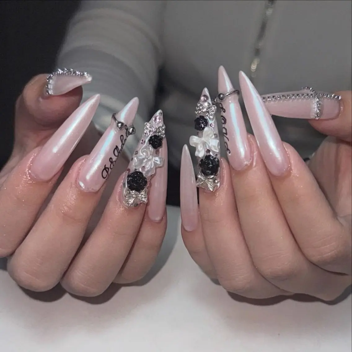 ネイル 長さ出し キラキラネイル 韓国ネイル ロングネイル ワンホンネイル ハンドネイル Josie nail salonのネイルデザイン