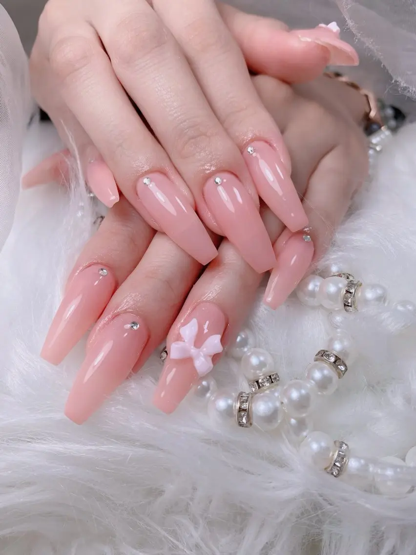ネイル アートネイル オーロラネイル ボルドー チークネイル フレンチネイル ハンドネイル Sakura Nail Salonのネイルデザイン