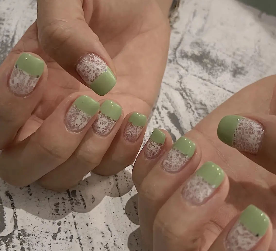 ネイル チークネイル フレンチネイル ジェルネイル ガーリー キラキラネイル ハンドネイル UM Nail Salonのネイルデザイン