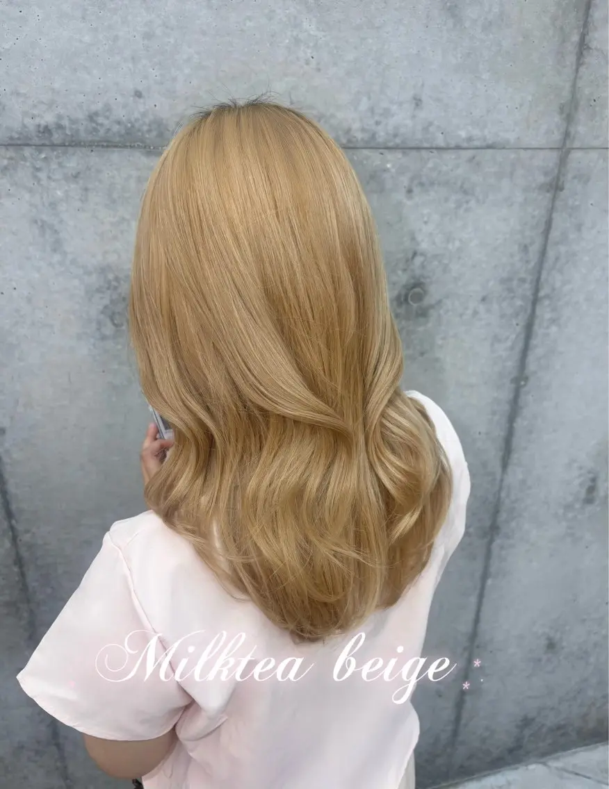 カラー ベージュカラー ブリーチ ミルクティーベージュ ヘアカラー 韓国レイヤー ♡𝐒𝐚𝐤𝐢♡のヘアスタイル