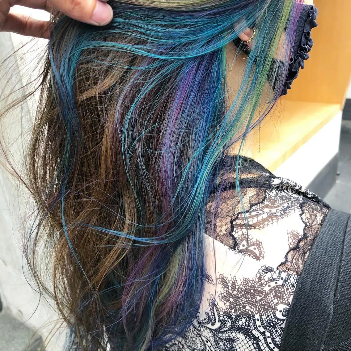 ロング カラー イヤリングカラー カット ヘアカラー トリートメント 原宿サロン代表 デザインカラー伊藤卓のヘアスタイル
