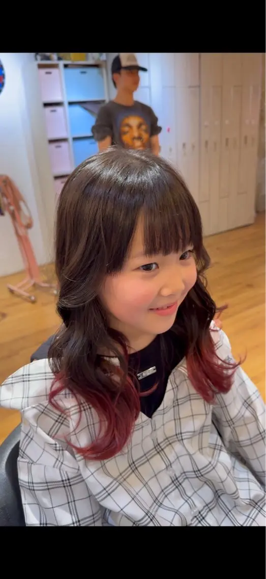セミロング カラー キッズ ヘアカラー 関 彩花のヘアスタイル