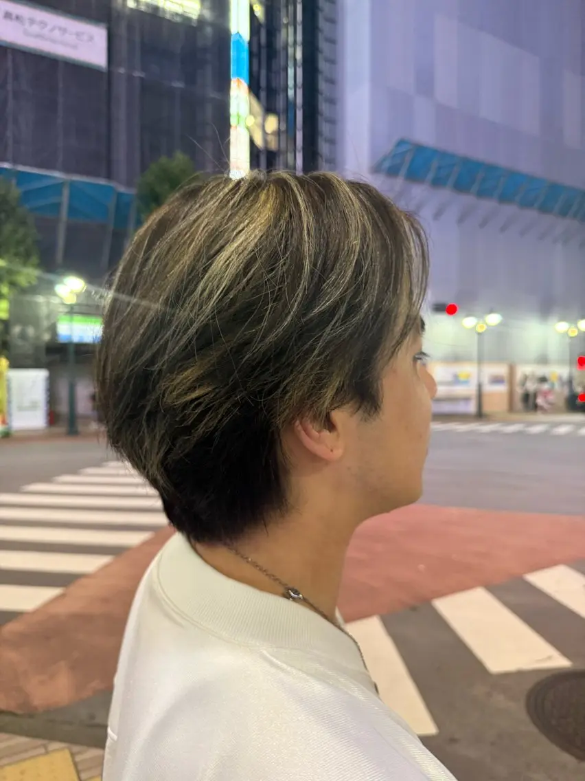 カラー メンズ メンズブリーチ メンズハイライト メンズメッシュ ブリーチ ハイライトカラー fifth 新谷 來のヘアスタイル