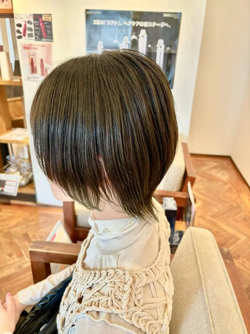 ミディアム カラー イヤリングカラー グレージュ イルミナカラー ボブ レイヤーカット 秋山知穂🧸縮毛矯正 ショート新越谷南越谷のヘアスタイル