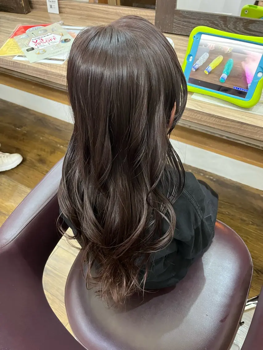 ロング カラー ブリーチ 透明感カラー ブリーチなしカラー パープルカラー ヘアカラー 渡辺 詩乃のヘアスタイル
