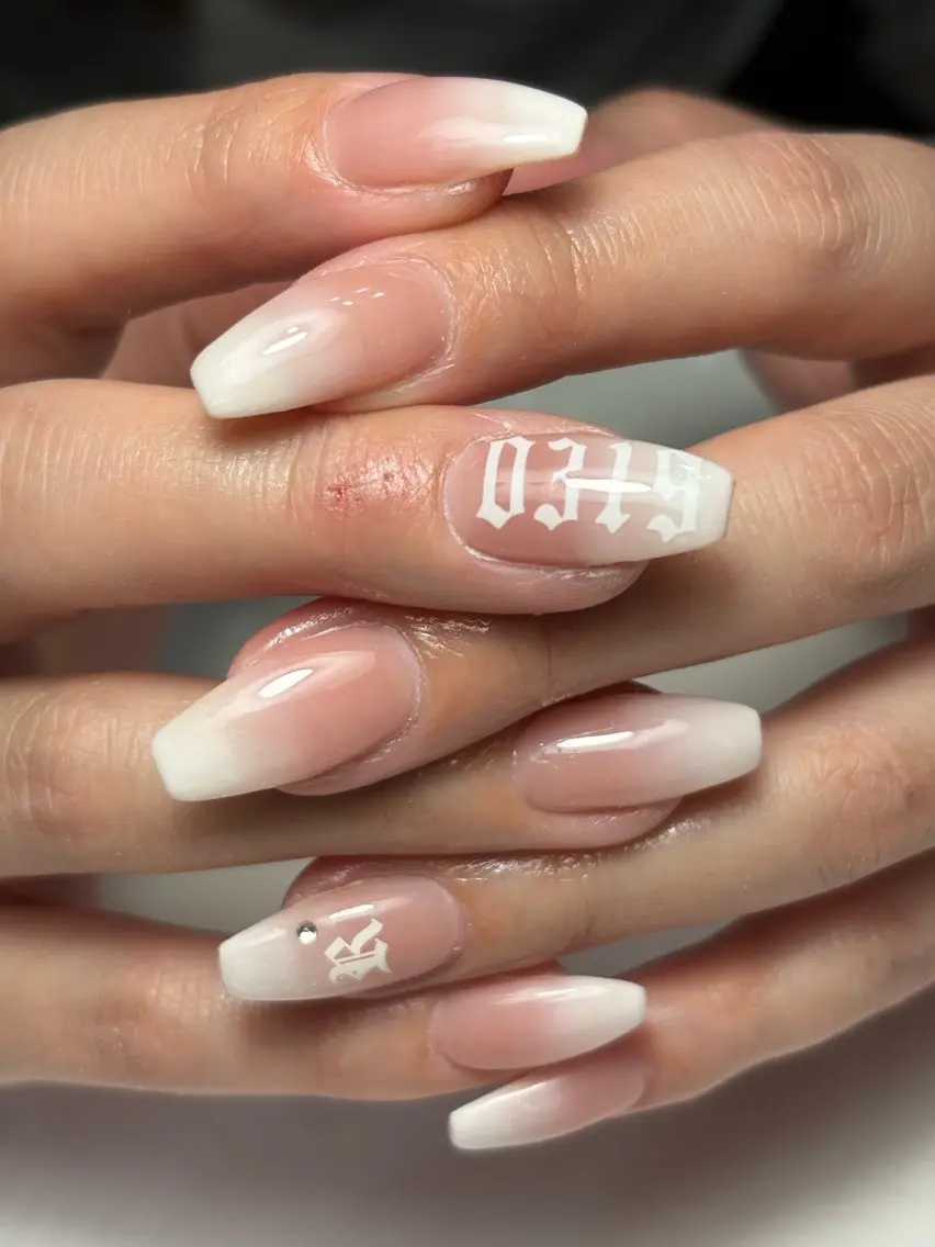 ネイル ハンドネイル フットネイル ✴︎ Delightのネイルデザイン