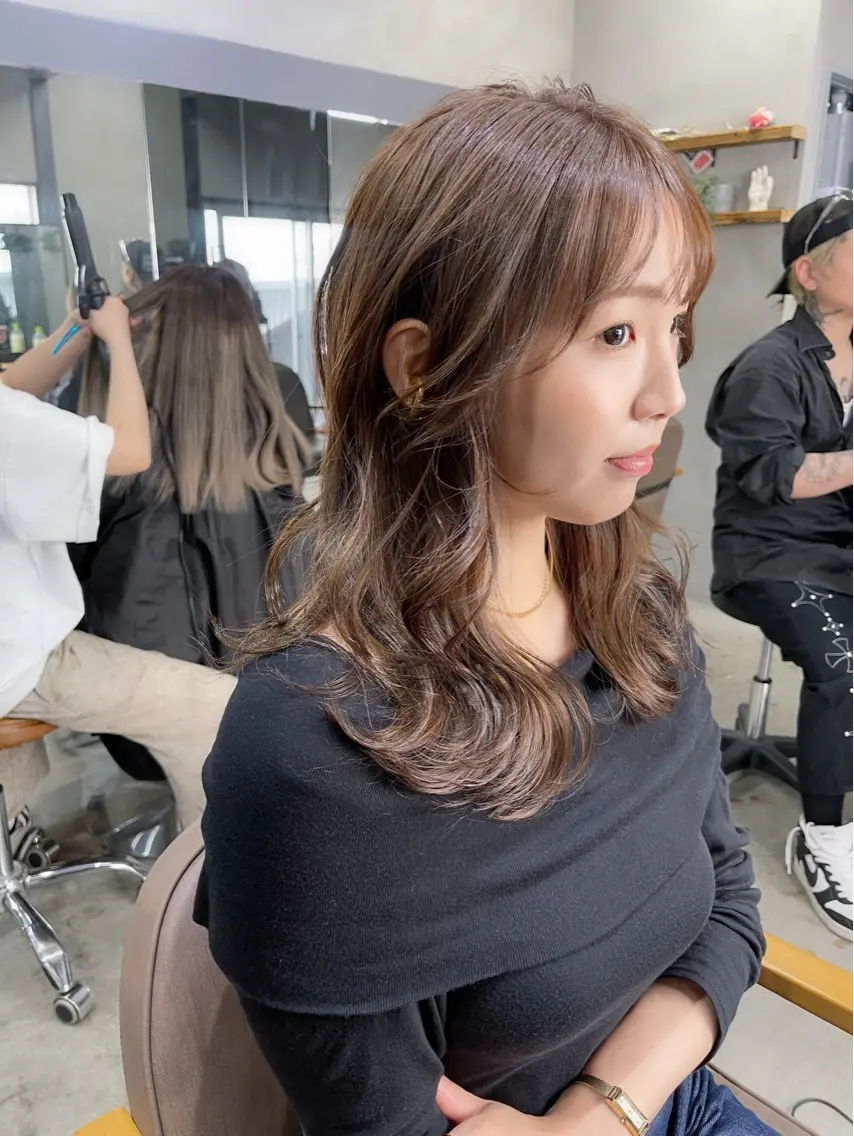 ミディアム カラー ベージュカラー ブリーチ ダブルカラー ブリーチなしカラー ヘアカラー トリートメント AiM 大名　似合わせカットのヘアスタイル