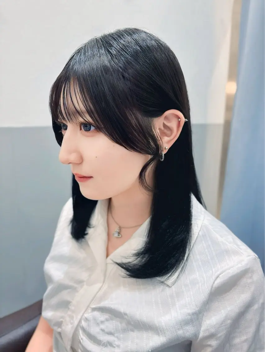 ミディアム カラー 顔まわりレイヤー 顔周りカット レイヤーカット サイドバング 小顔カット カット ヘアカラー トリートメント 顔周りカット 【オノザワリョウ】のヘアスタイル