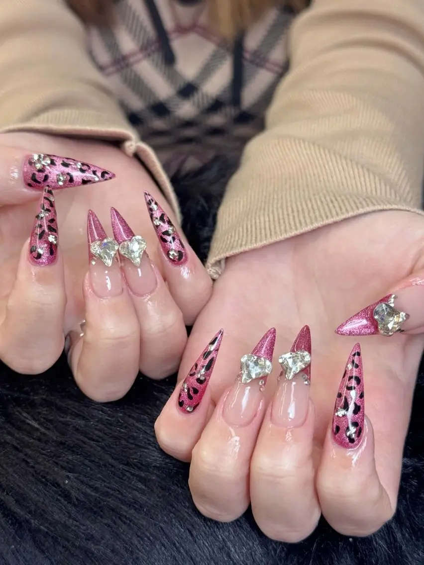 ネイル チークネイル ドット フレンチネイル グラデーション 韓国ネイル ハンドネイル Lisa Nail Salonのネイルデザイン
