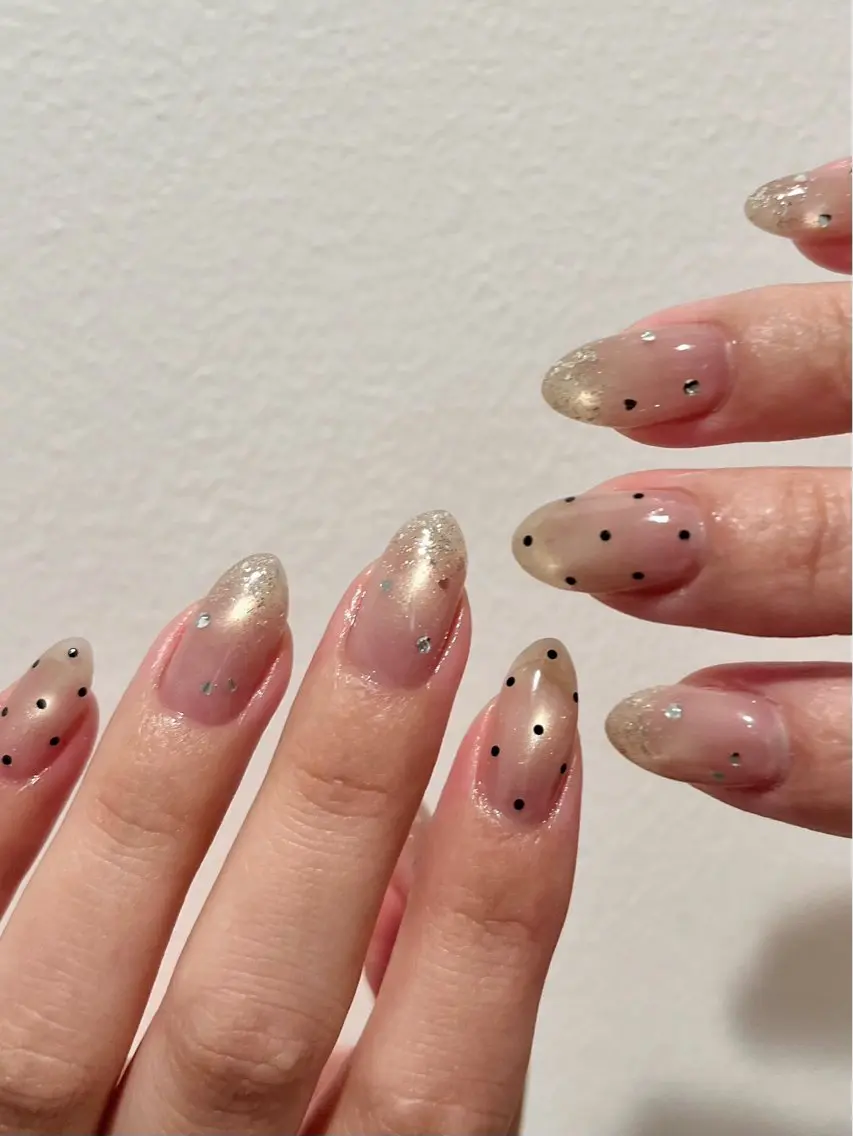 ネイル ドット キラキラネイル シンプルネイル ハンドネイル petit sarina..ෆのネイルデザイン