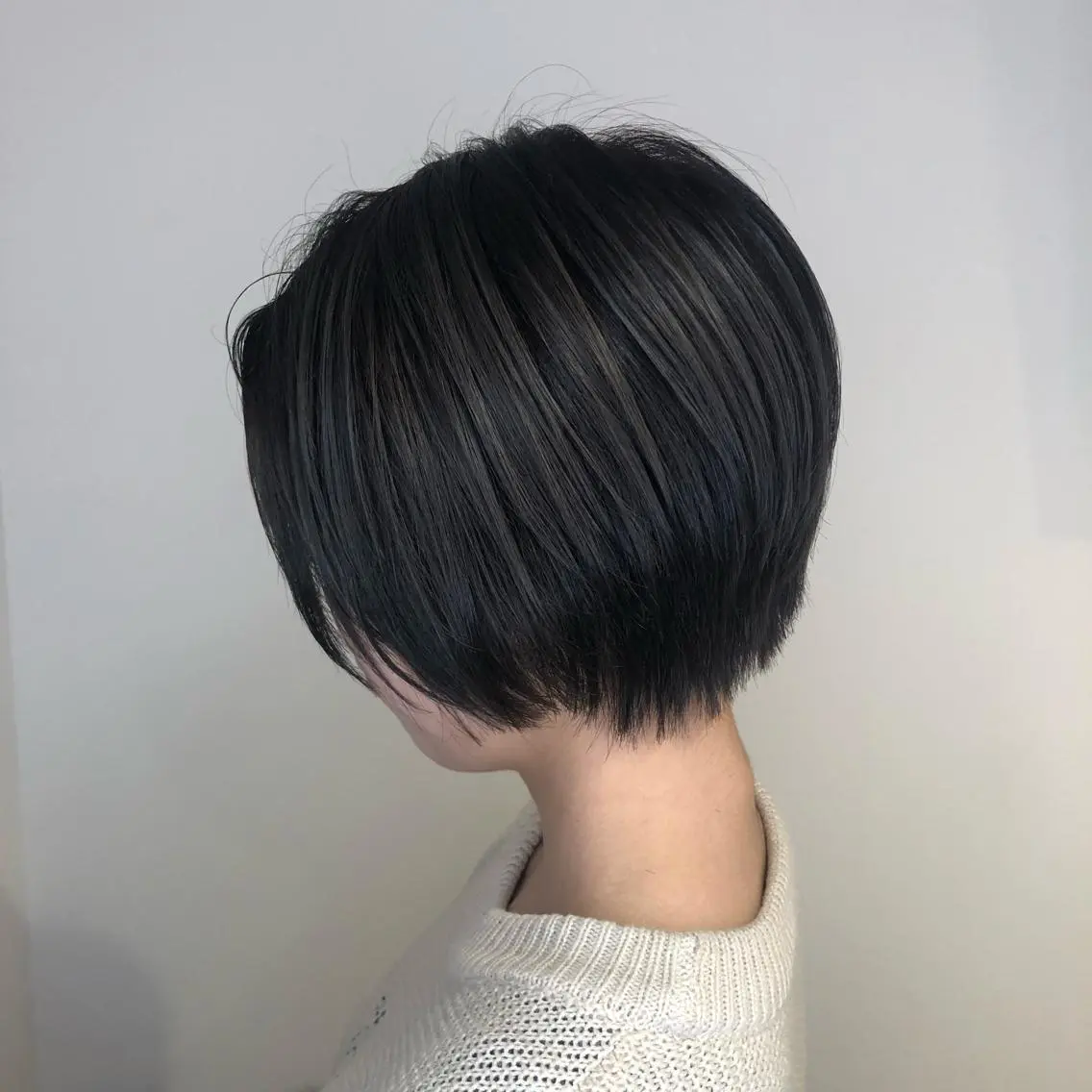 ミディアム カラー ウルフカット／吉村 桃子のヘアスタイル