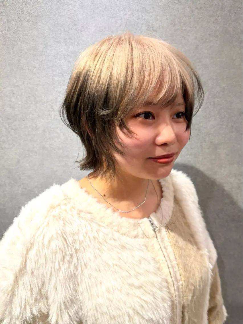 ミディアム カラー ハイトーン/ウルフ/ レイヤー/Asukaのヘアスタイル