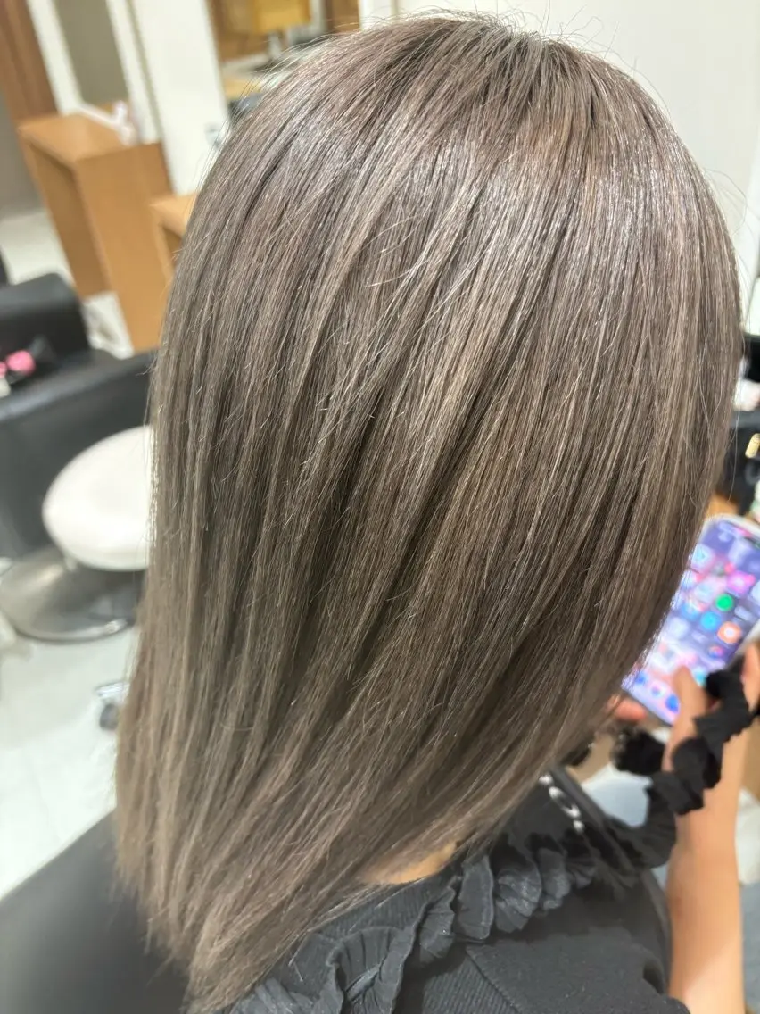 ロング カラー グレージュ ヘアカラー トリートメント 岡崎 春希のヘアスタイル