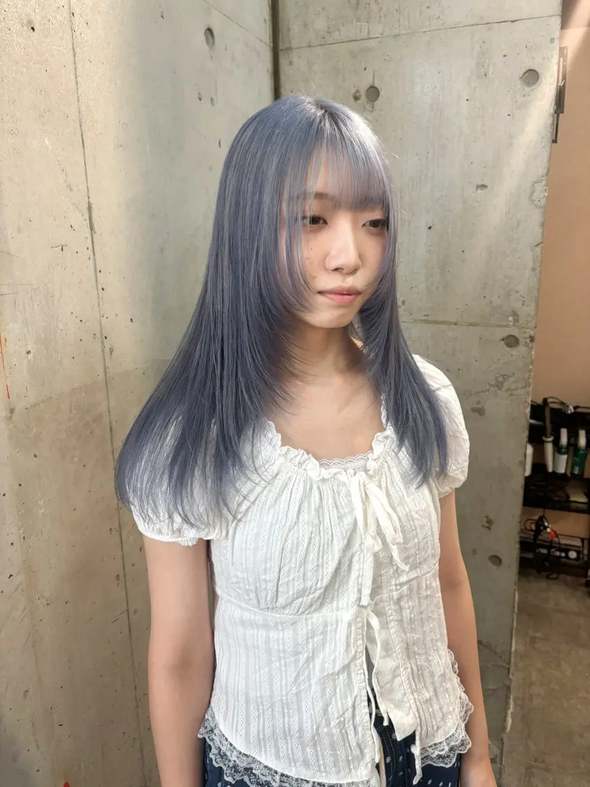 ロング カラー ブルーカラー ハイレイヤー レイヤーカット ヘアカラー SHOTO ハイトー ン/ブロンドカラーのヘアスタイル