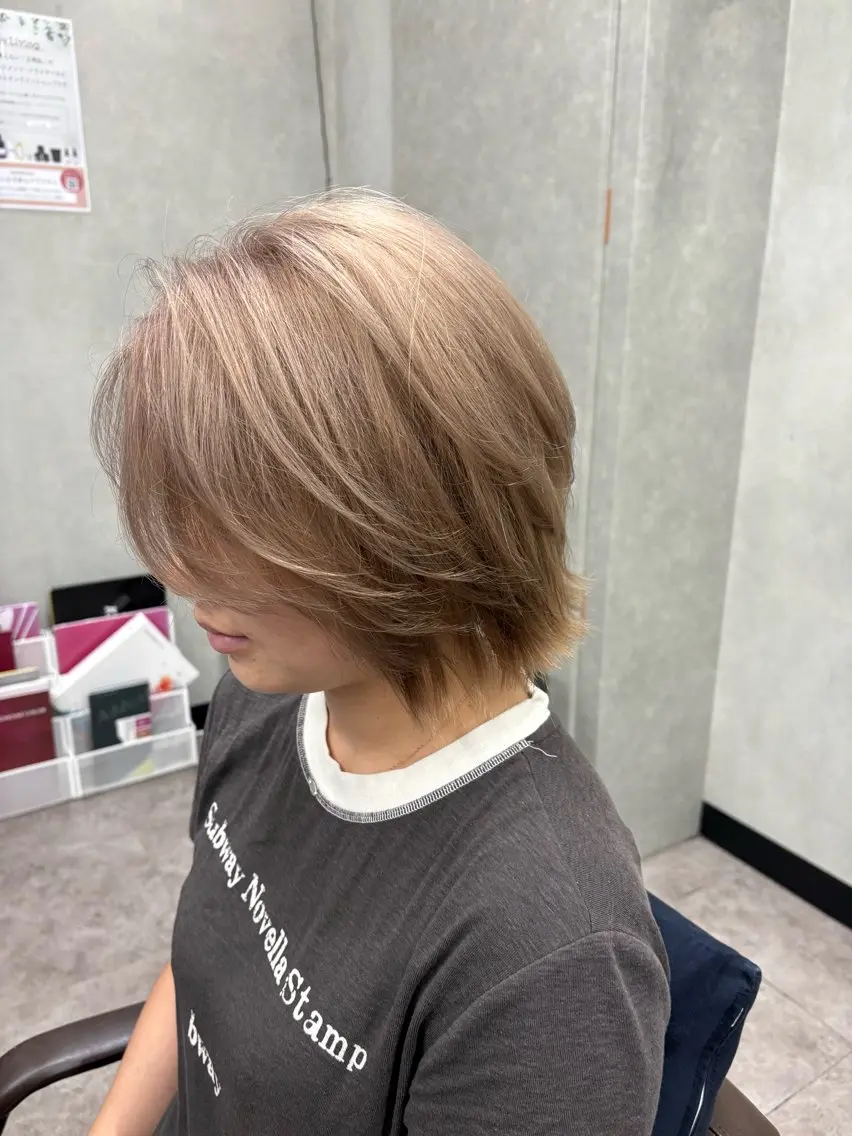 ミディアム カラー ベージュカラー ホワイトベージュ ヘアカラー トリートメント ナルミ ケイスケのヘアスタイル