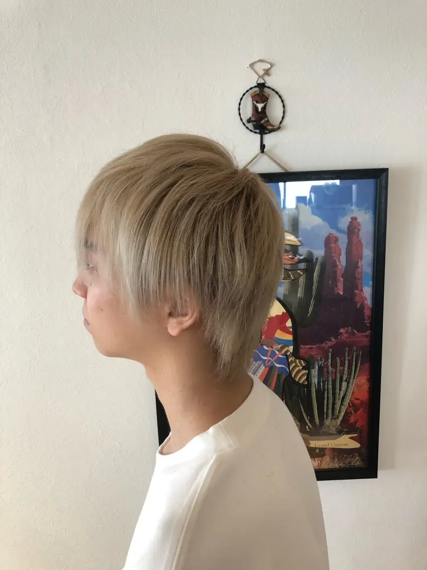 ショート カラー メンズ メンズブリーチ 黒髪 ブリーチ カット ヘアカラー トリートメント 吉田 俊輔のヘアスタイル