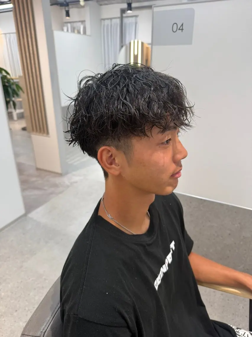 パーマ メンズ メンズパーマ 波巻きパーマ スパイラルパーマ 川﨑 未稀のヘアスタイル