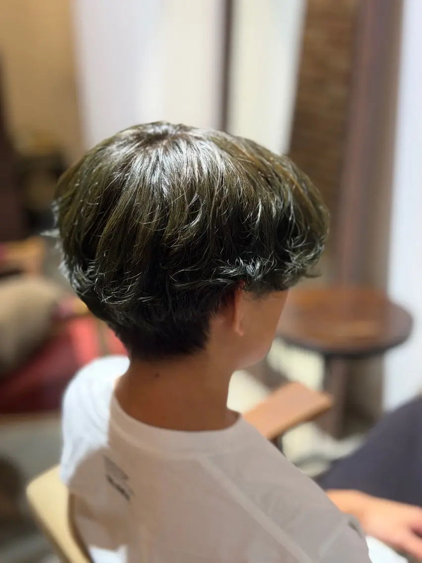 カラー メンズ ヘアカラー MIOU / 18歳アシスタントのヘアスタイル