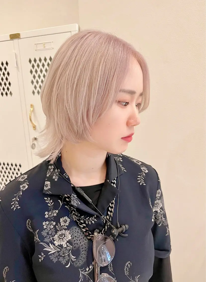 ミディアム カラー ヘアカラー トリートメント 興津/レイヤー/韓国 ハイトーン/美髪縮毛のヘアスタイル
