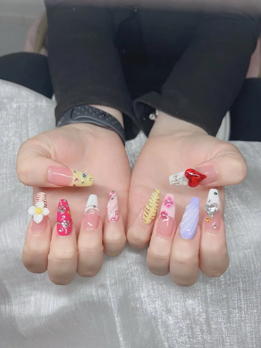 ネイル オーロラネイル チークネイル 長さ出し フットネイル フレンチネイル ハンドネイル Lee Nails チップ長さだし専門店のネイルデザイン