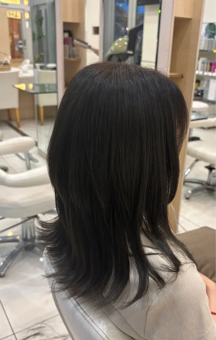 セミロング カット 斉藤 紗香のヘアスタイル