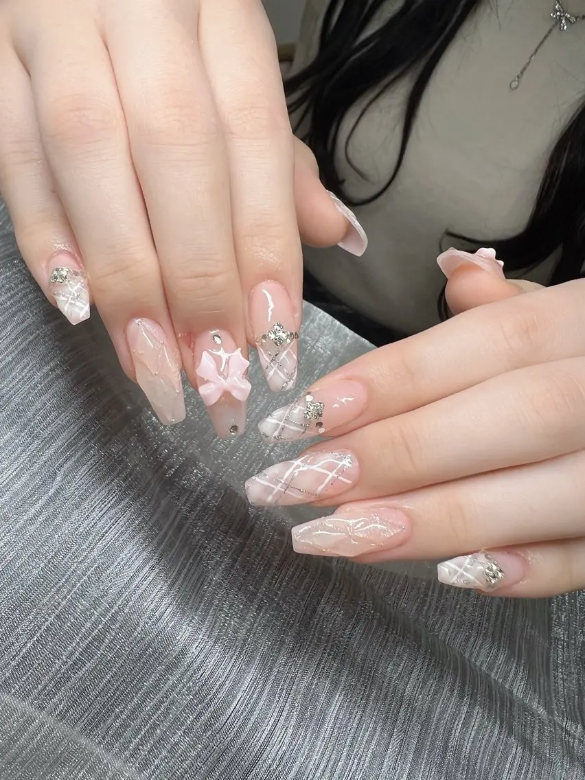 ネイル オーロラネイル チークネイル 長さ出し フットネイル フレンチネイル ハンドネイル Lee Nailsのネイルデザイン