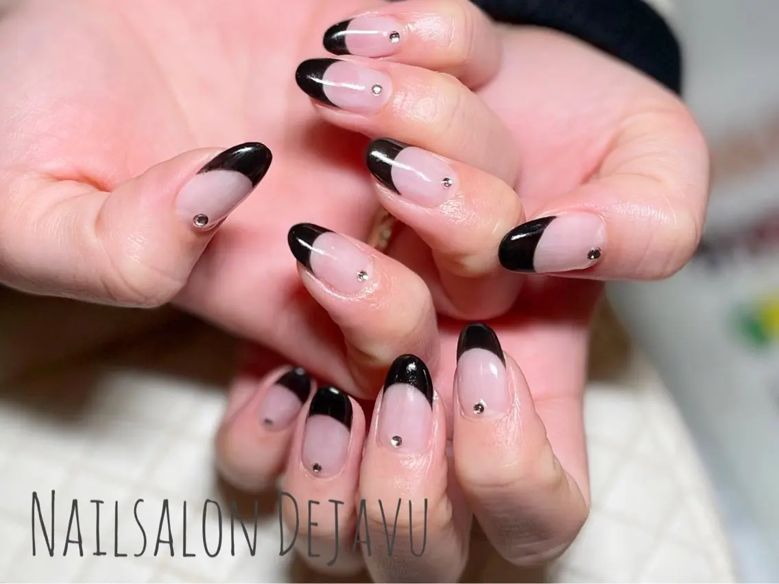 ネイル フレンチネイル ハンドネイル Nail salon Dejavu 🌿のネイルデザイン