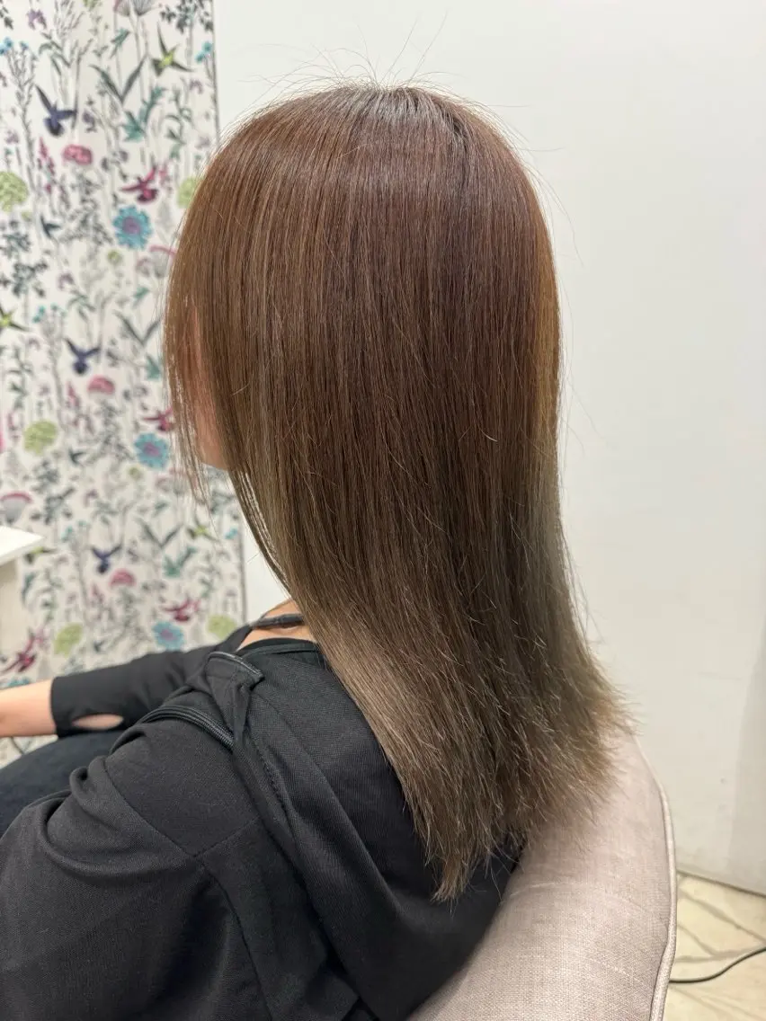セミロング カラー 森田 友のヘアスタイル