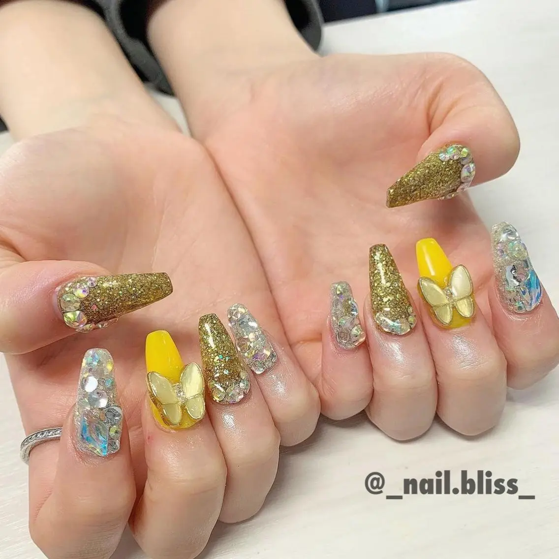 ネイル ゴールド 黄色 NAIL BLISSのネイルデザイン