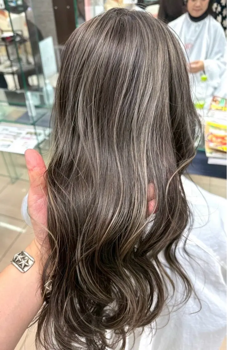 カラー 菅野谷 琉那のヘアスタイル